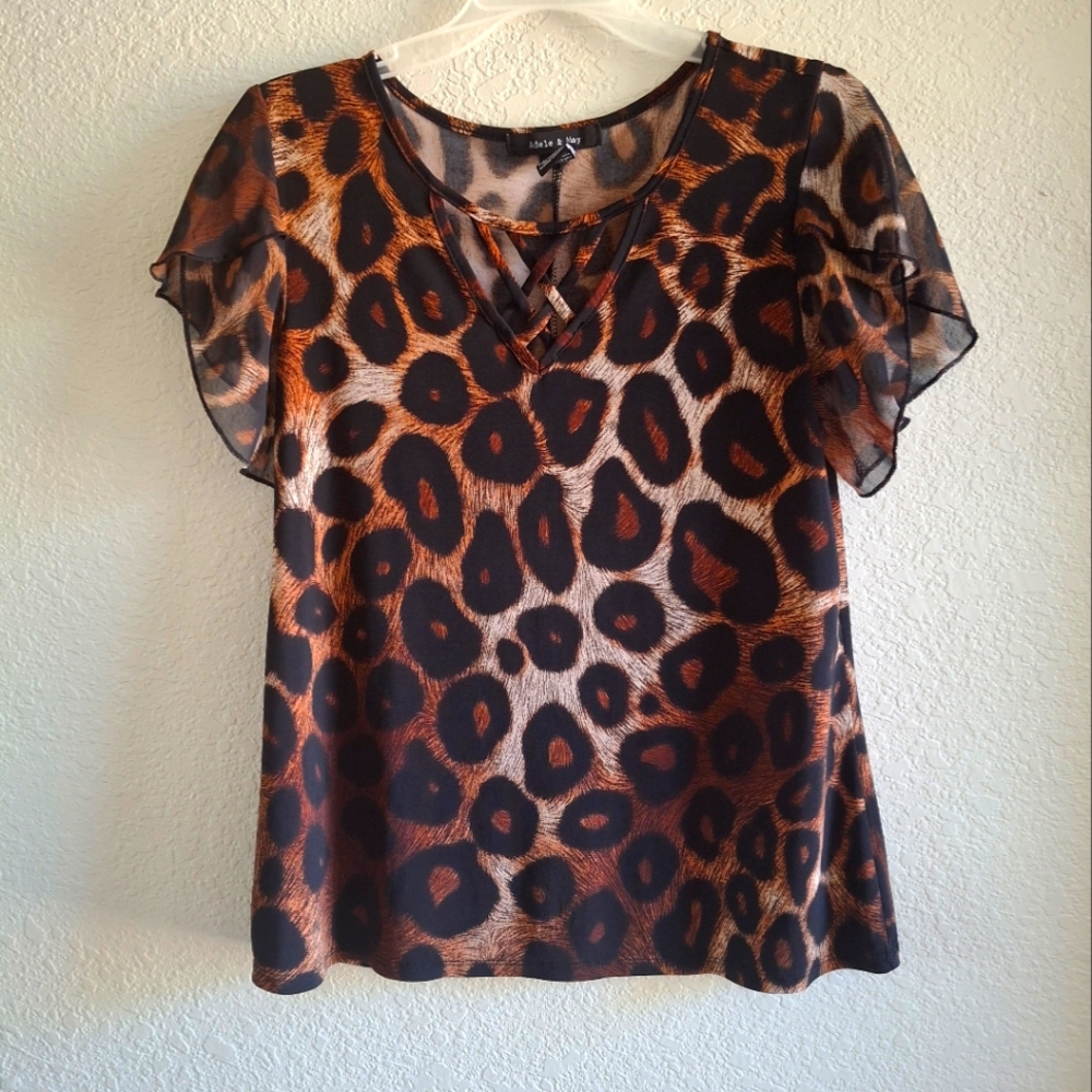 Leopard Print Scoop V Neck Cutout‎ Short Sleeve Top Size Small Cheetah🔷️